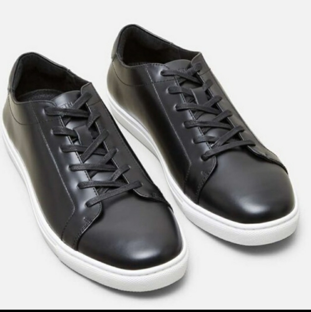 KENNETH COLE